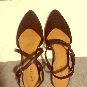 NARROW 7 black pointe toe flats with ankle straps